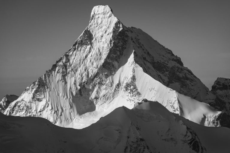 Le The Matterhorn - Bergbild aus Schnee und Felsmassiv in Crans Montana in den Walliser Alpen Schweiz