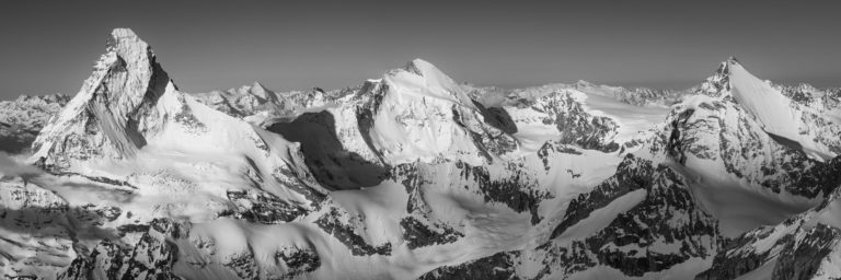 Mont Cervin dent d&#039;Hérens Panoramic view - Swiss alps panorama -