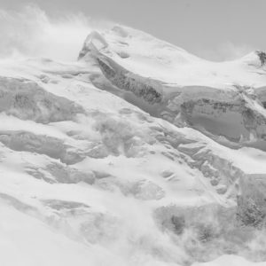 vue panoramique Combins - panorama de montagne noir et blanc