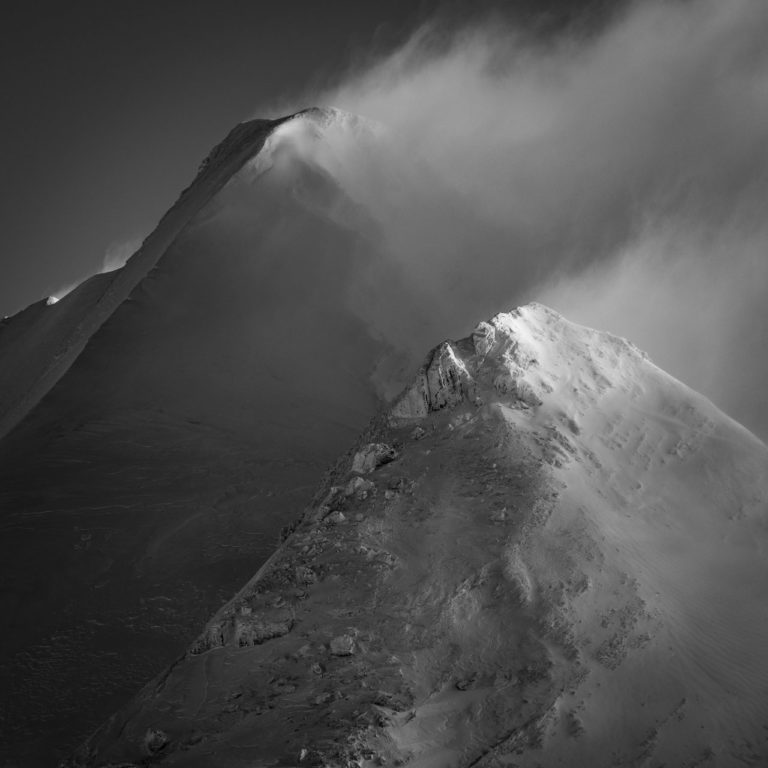 Doldenhorn - Gipfel der Berner Alpen in Schwarz-Weiß
