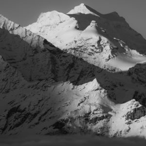 Grand Combin - Sommet des alpes en noir et blanc