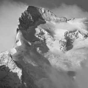 photo montagne noir et blanc massif des Ecrins - barre des Ecrins - sommet 4000m facile