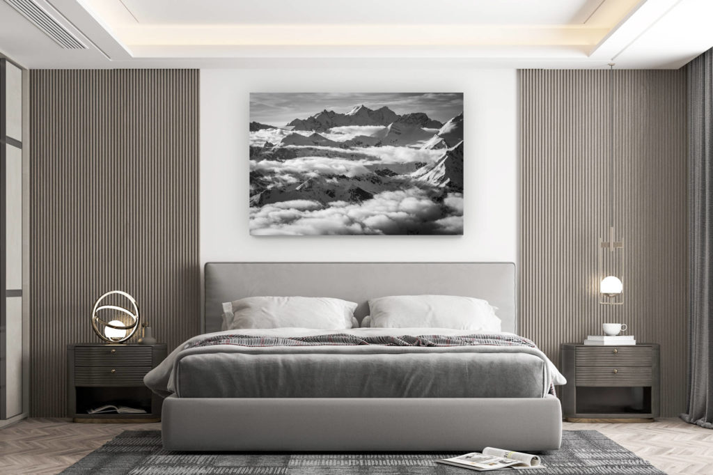 décoration murale chambre design - achat photo de montagne grand format - Dom des Mischabels en noir et blanc - Mer de nuages sur les massifs montagneux des sommets es Alpes Valaisannes proche de Crans Montana