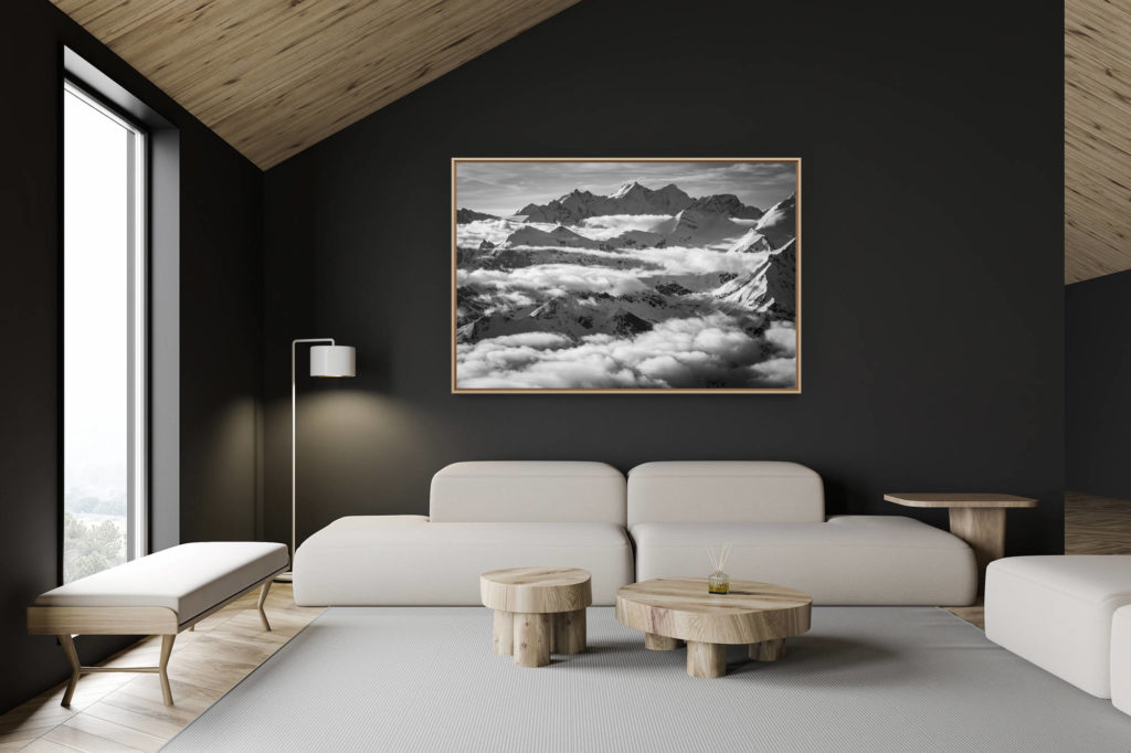 décoration chalet suisse - intérieur chalet suisse - photo montagne grand format - Dom des Mischabels en noir et blanc - Mer de nuages sur les massifs montagneux des sommets es Alpes Valaisannes proche de Crans Montana