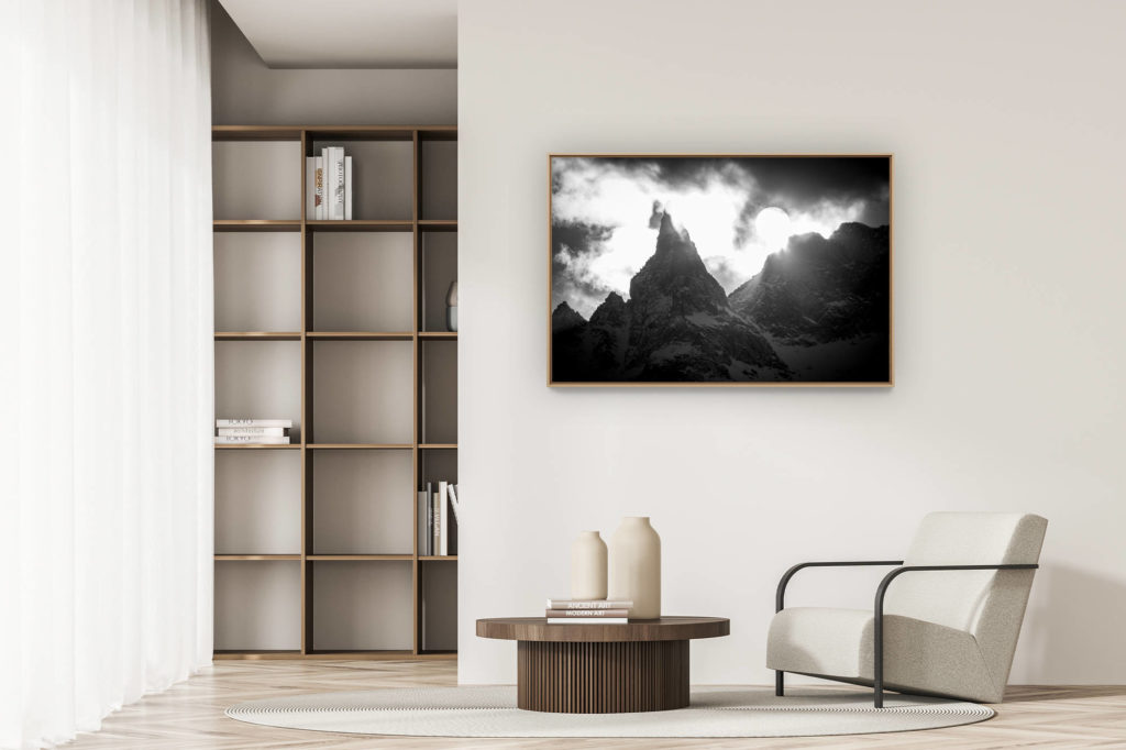 décoration appartement moderne - art déco design - Aiguille de la Tsa - image d un paysage de montagne en noir et blanc sous les rayons du soleil avant une tempête de neige