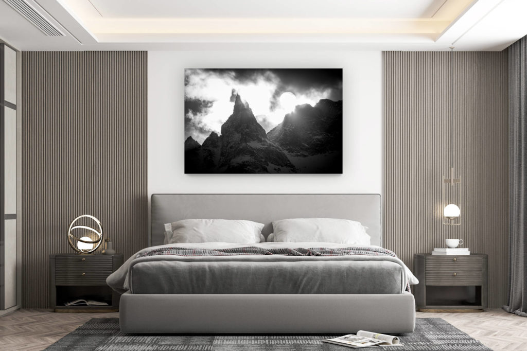 décoration murale chambre design - achat photo de montagne grand format - Aiguille de la Tsa - image d un paysage de montagne en noir et blanc sous les rayons du soleil avant une tempête de neige