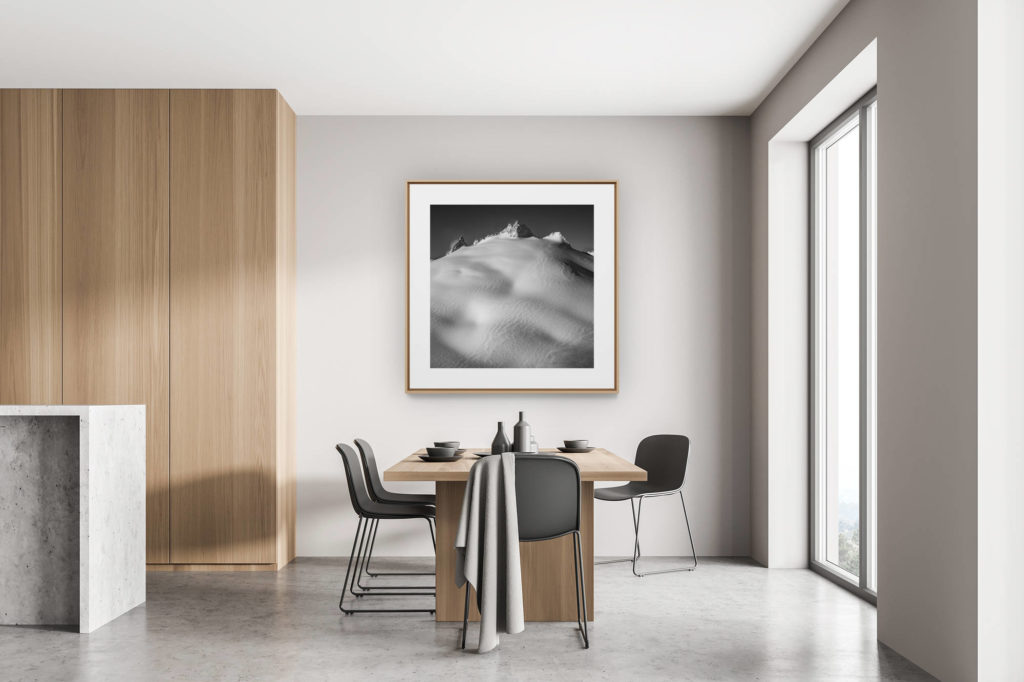 décoration moderne cuisine rénovée chalet suisse - photo de montagne - Aiguille du tour - image de montagne et de neige en noir et blanc dans le plateau de Trient