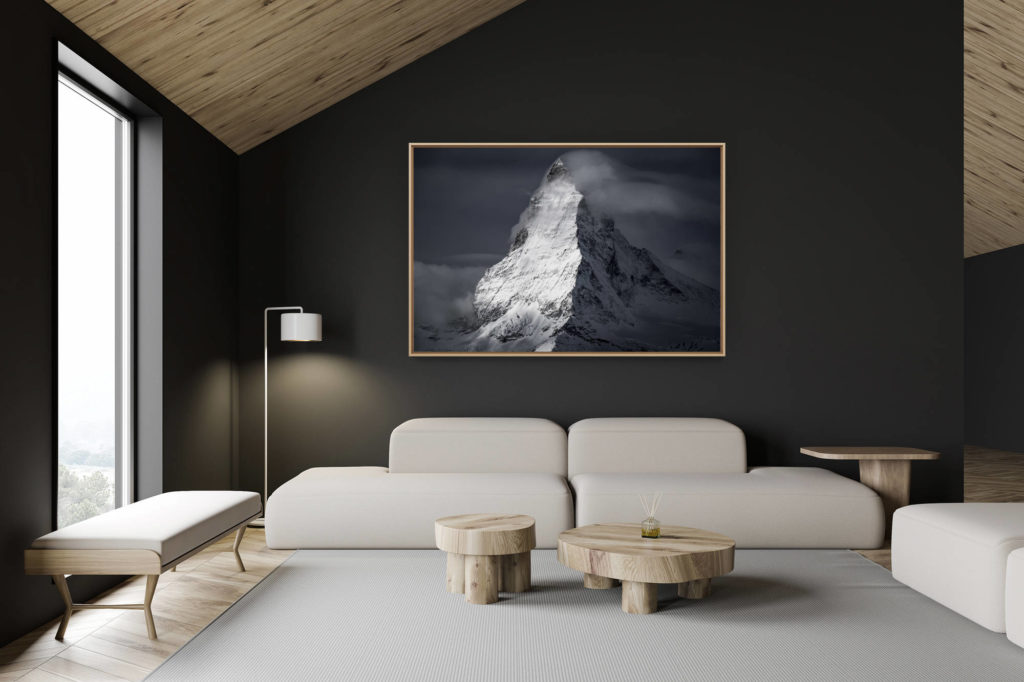 décoration chalet suisse - intérieur chalet suisse - photo montagne grand format - Mont cervin matterhorn - photo montagne dans une fumée de nuage sous les rayons du soleil -