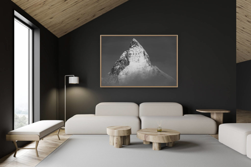 décoration chalet suisse - intérieur chalet suisse - photo montagne grand format - Photo Mont Cervin et du pic du sommet de la montagne dans les nuages en noir et blanc- La plus belle montagne des Alpes dans le canton du Valais en Suisse