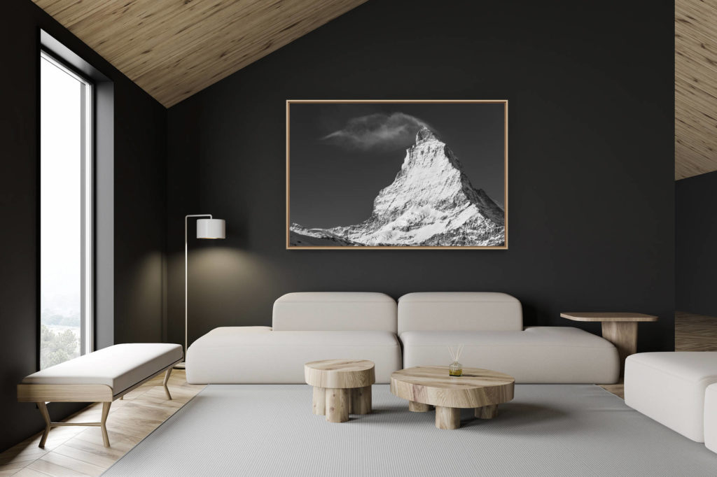 décoration chalet suisse - intérieur chalet suisse - photo montagne grand format - Le pic du Mont Cervin - SOmmet de montagne dans les nuages en noir et blanc