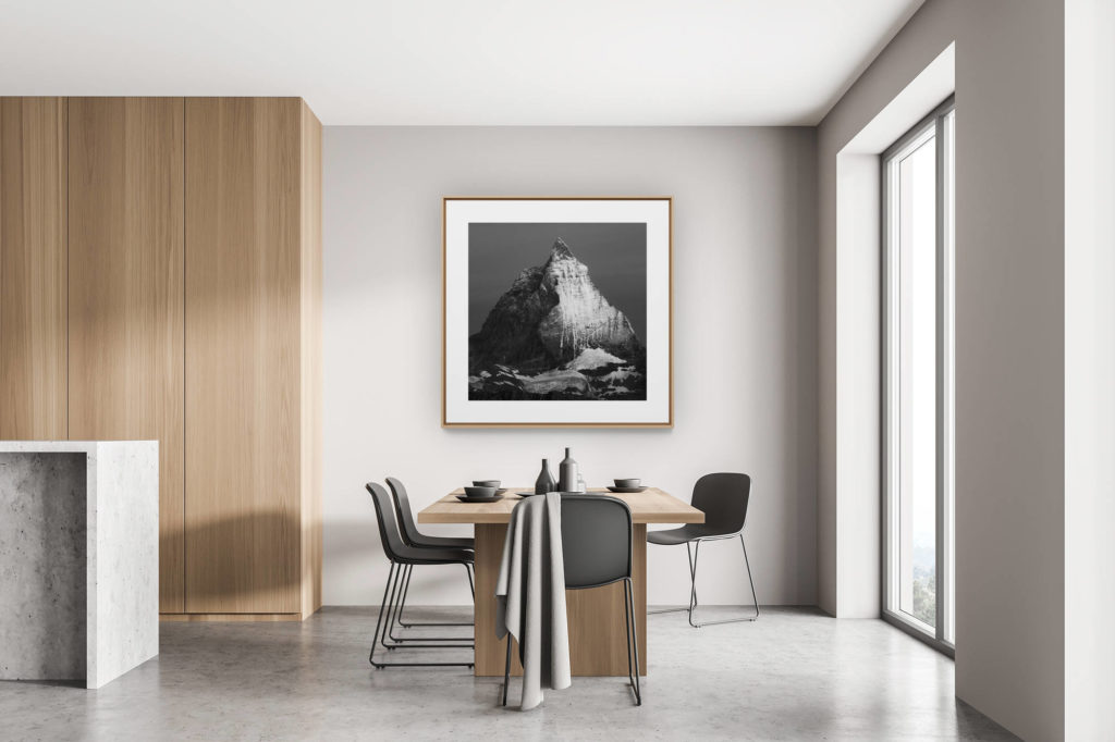 décoration moderne cuisine rénovée chalet suisse - photo de montagne - Photo Cervin Face Est- Photo noir et blanc d'un orage en montagne à Zermatt dans les Alpes Valaisannes Suisses