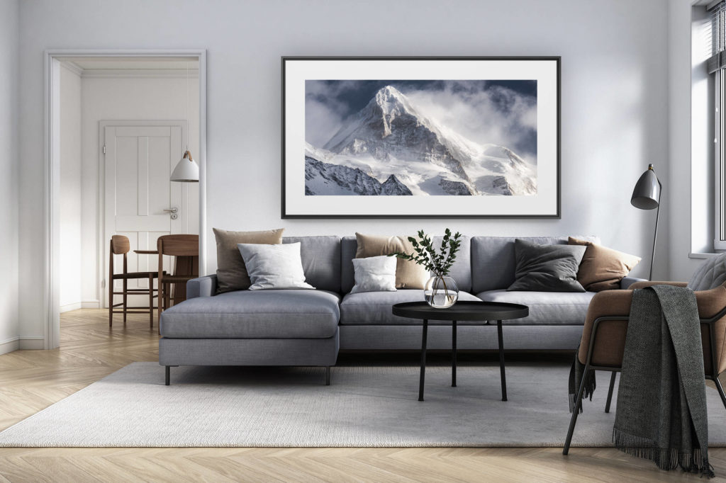 décoration intérieur salon rénové suisse - photo alpes panoramique grand format - Dent Blanche - Sommet de la montagne rocheuse des Alpes dans une mer de nuage