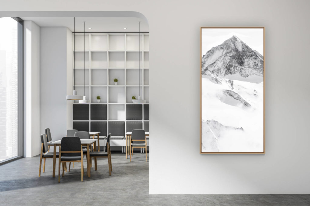 décoration intérieur moderne contemporain - photo de montagne grand format vertical - Dent Blanche Val d'H'érens - Encadrement photo panoramique verticale de montagne en noir et blanc