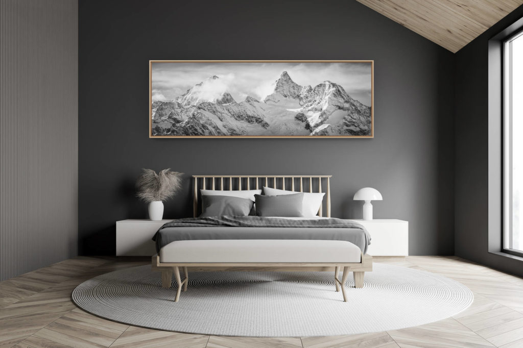 décoration chambre adulte moderne dans petit chalet suisse- photo montagne grand format - Panorama de montagne noir et blanc des montagnes suisses de Zermatt dans les Alpes Valaisannes