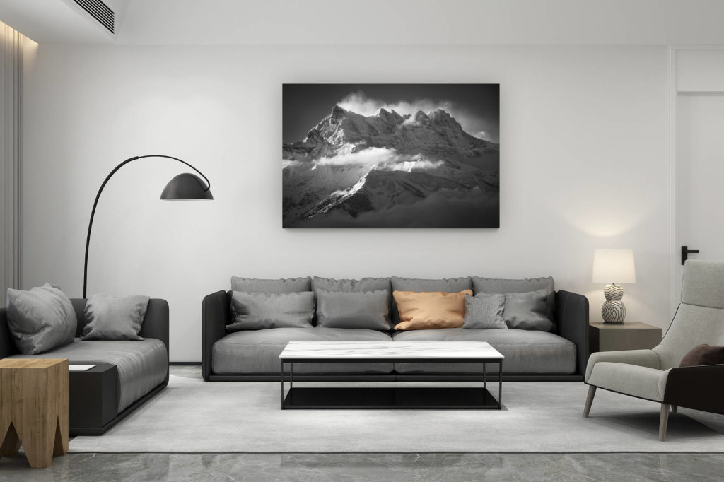 décoration salon contemporain suisse - cadeau amoureux de montagne suisse - Lever de soleil sur la montagne des Dent du Midi - Photo noir et blanc du soleil en montagne dans les Alpes Vaudoises et portes du soleil - montagne photo - photo montagne grand format - cadre photo montagne noir et blanc - photo montagne alpes