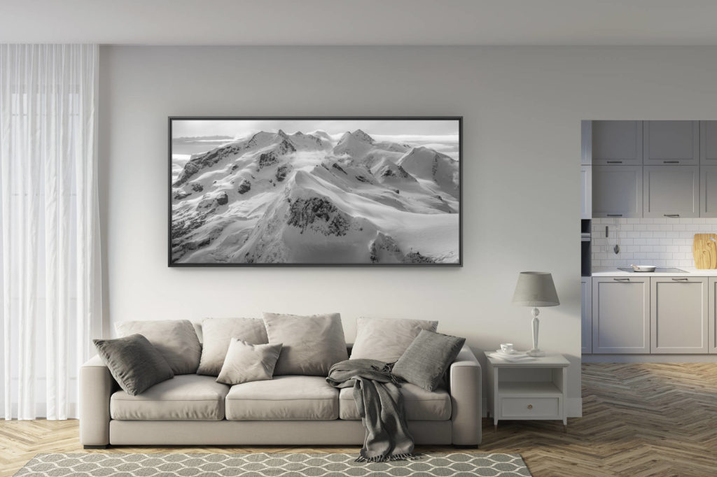 déco salon rénové - tendance photo montagne grand format - Monte Rosa et Petit Cervin en photo panoramique de montagne noir et blanc