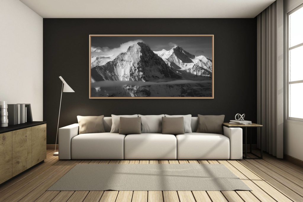 déco salon chalet rénové de montagne - photo montagne grand format -  - Eiger - Jungfrau - Grindelwald - Panorama d'un sommet de montagne noir et blanc en Suisse