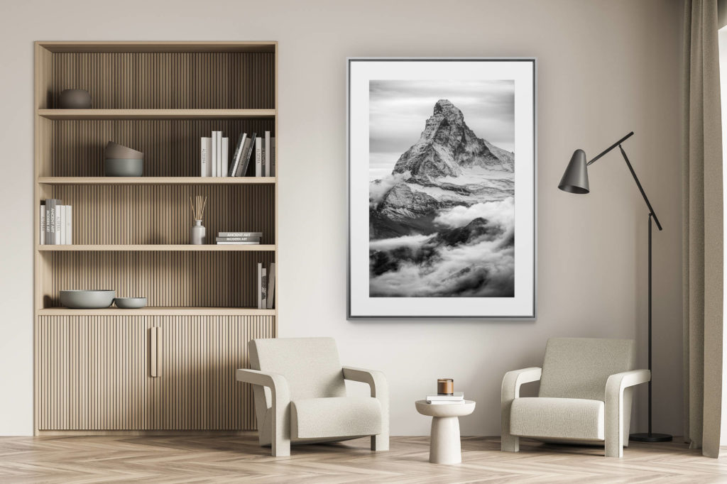 décoration murale salon - photo montagne alpes suisses noir et blanc - Photo de la Mer de nuage sur le sommet du Matterhorn à Zermatt dans les Alpes Valaisannes en Suisse