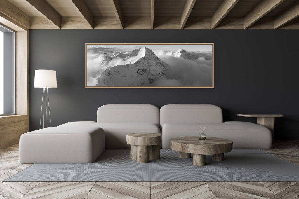 décoration salon chalet moderne - intérieur petit chalet suisse - photo montagne noir et blanc grand format - Photo noir et blanc panoramique sur le Monch et la Jungfrau. Photo des sommets de Grindelwald sortant de la mer de nuages après une tempète.