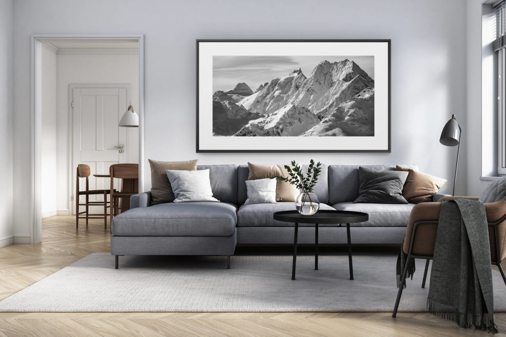 décoration intérieur salon rénové suisse - photo alpes panoramique grand format - Panorama de montagne noir et blanc du val d'Hérens et de Zermatt dans les Alpes du canton du Valais en Suisse