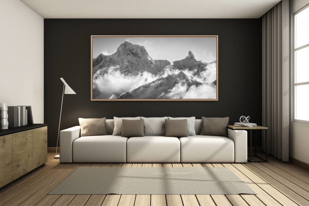 déco salon chalet rénové de montagne - photo montagne grand format -  - Muverans - grand Muveran - photo montagne suisse panoramique en noir et blanc