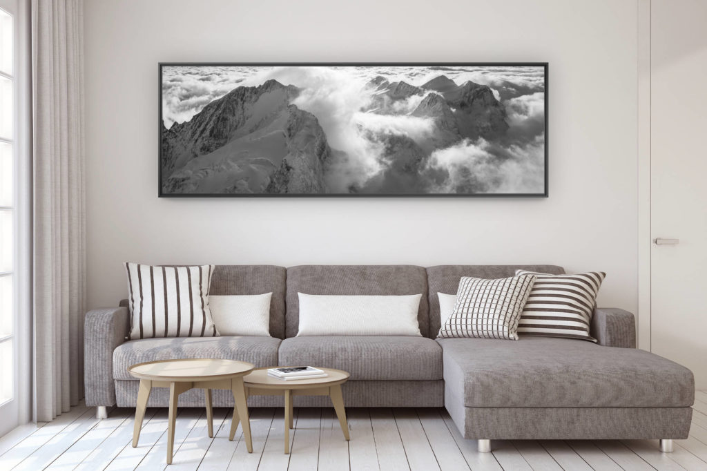 décoration murale design salon moderne - photo montagne grand format - Panorama montagne noir et blanc du Massif Bernina - Mer de nuage dans massifs montagneux des Alpes suisses de l'Engadin