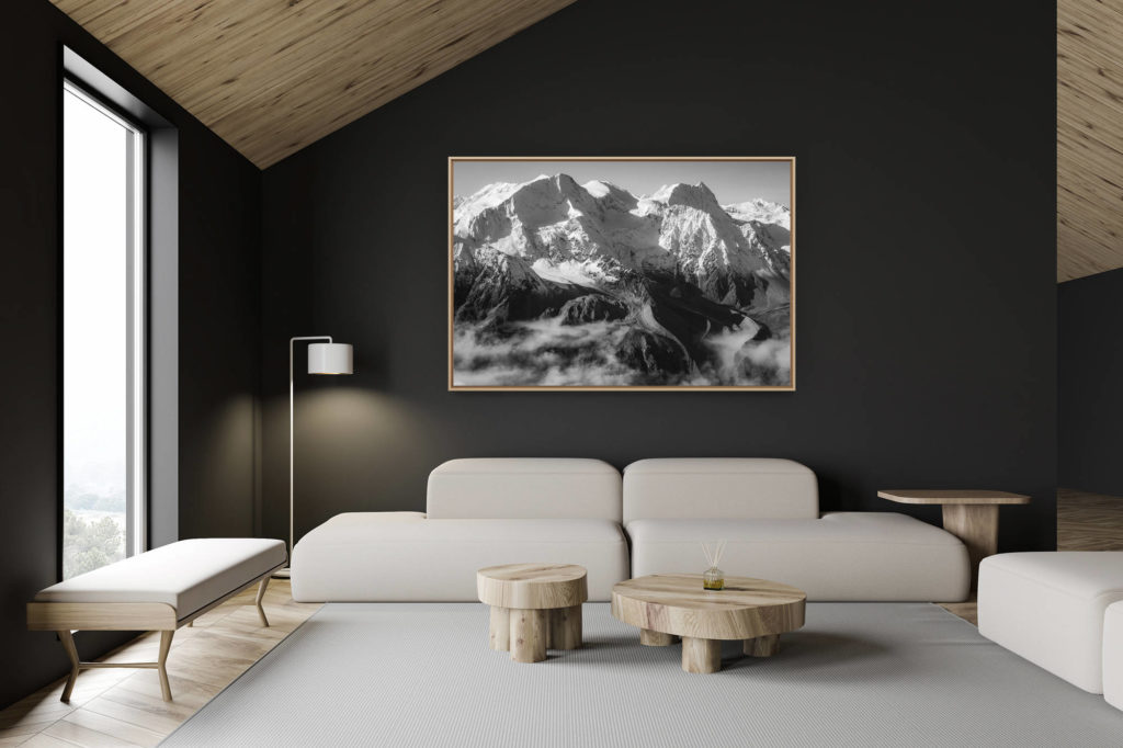 décoration chalet suisse - intérieur chalet suisse - photo montagne grand format - Pigne - Cheillon - Mont Blanc - Photo de sommets de montagne enneigés en noir et blanc sous le soleil dans les alpes Valaisannes de SUisse