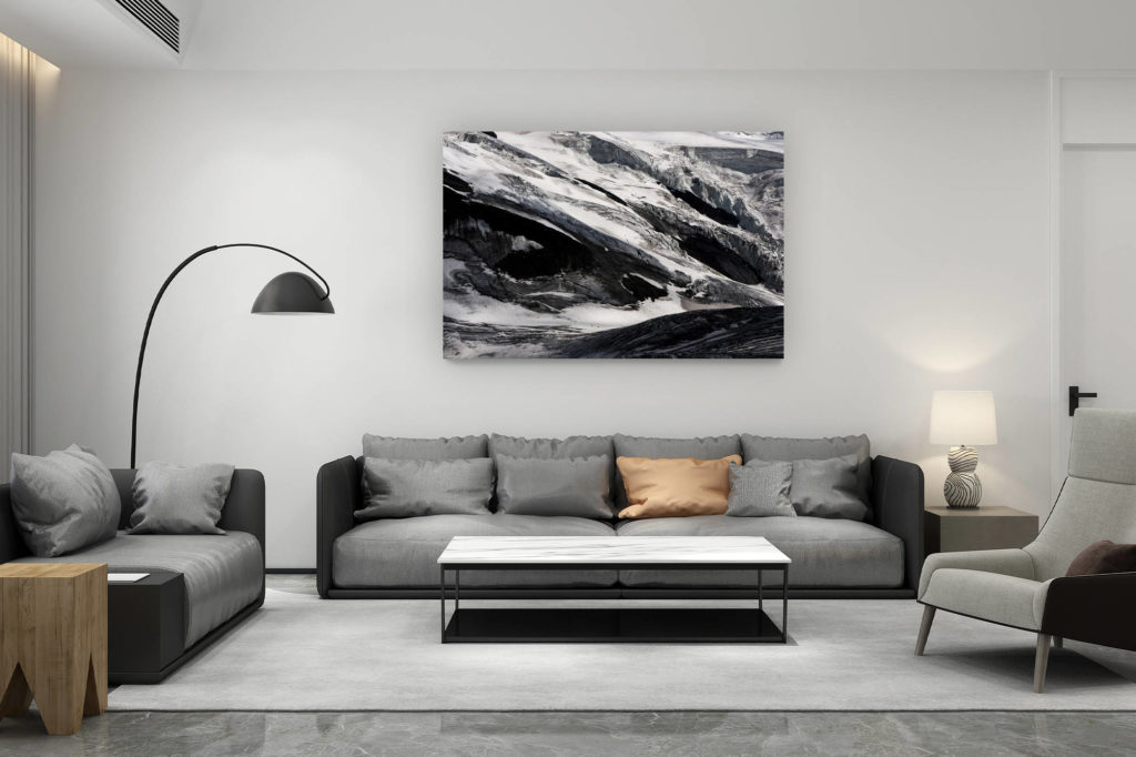 décoration salon contemporain suisse - cadeau amoureux de montagne suisse - Image d'un paysage de montagnes rocheuses et d'un glacier des Alpes Valaisannes en noir et blanc  - Séracs du Grand Combin sous la neige en suisse