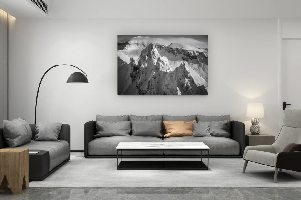 décoration salon contemporain suisse - cadeau amoureux de montagne suisse - Portrait des Tschingelhörner de Flims - Vue sur les sommets caractéristiques des Tschingelhörner au dessus de Flims après une tempète de neige - Photo noir et blanc des Tschingelhörner de Flims