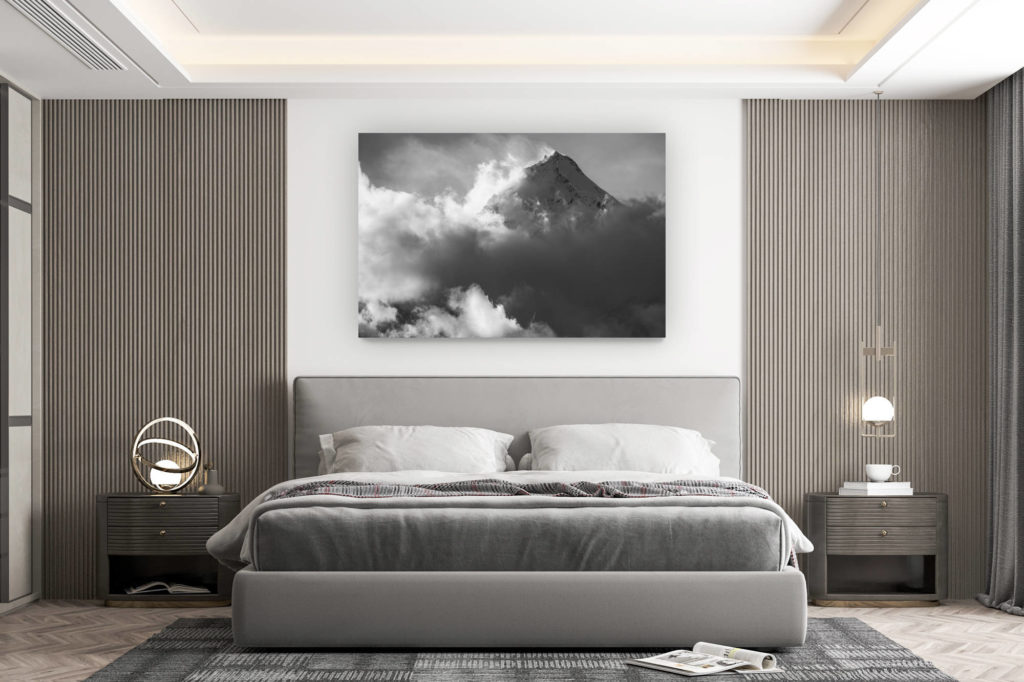 décoration murale chambre design - achat photo de montagne grand format - Weisshorn - Sommet de montagne rocheuse dans les Alpes Suisses de la vallée de Zermatt dans une mer de nuages