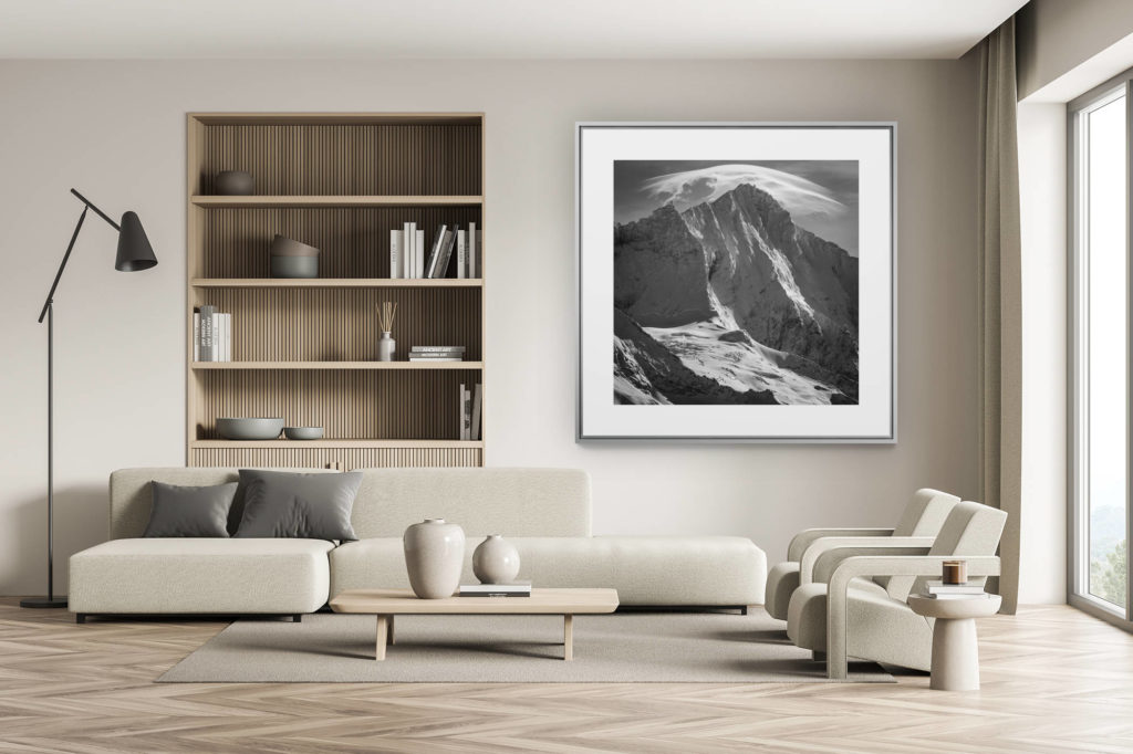 décoration chalet suisse - intérieur chalet suisse - photo montagne grand format - Weisshorn noir et blanc - Photo Crans Montana et Val d'anniviers sous un nuage lenticulaire