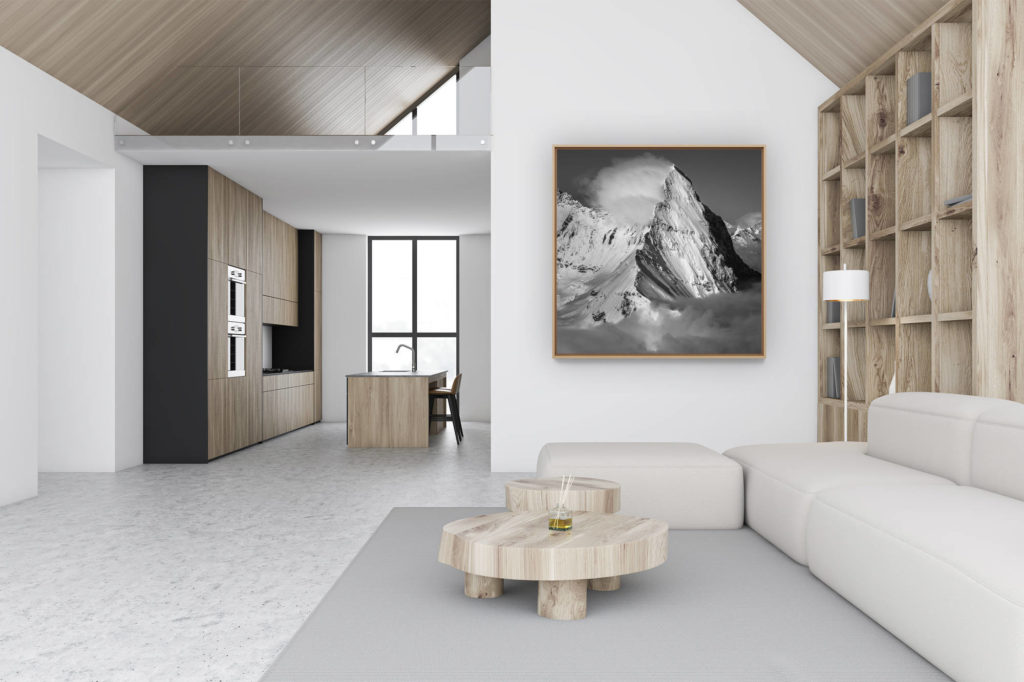 décoration murale chalet luxe rénové - photo montagne noir et blanc - photos montagnes enneigées d'Eiger - Mittellegi dans les nuages en noir et blanc