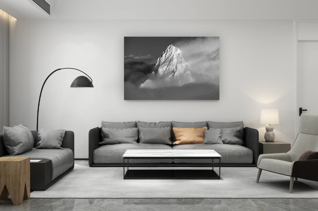 décoration salon contemporain suisse - cadeau amoureux de montagne suisse - photo montagne noir et blanc chamonix - Aiguille du Chardonnet noir et blanc dans les nuages et le brouillard