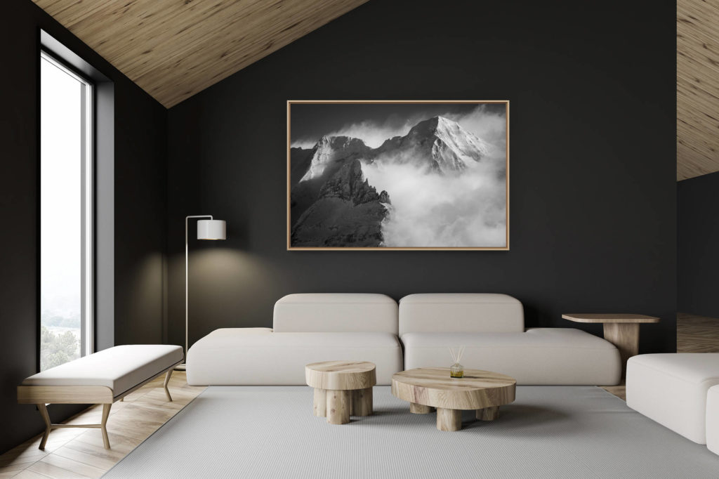 décoration chalet suisse - intérieur chalet suisse - photo montagne grand format - Blumlisalp - sommet des alpes Bernoises dans une brume de montagne en noir et blanc