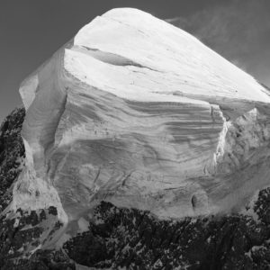 photo montagne noir et blanc - breithorn zermatt - photo glacier suspendu