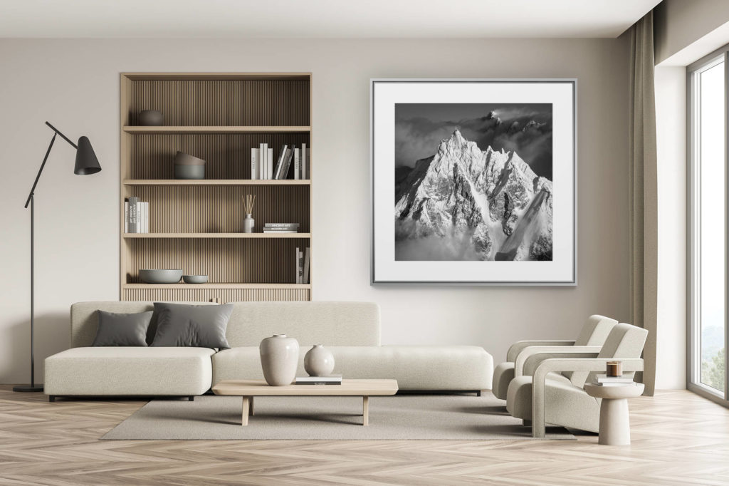 décoration chalet suisse - intérieur chalet suisse - photo montagne grand format - Photo de montagne de l'Aiguille du Midi - Chamonix vue aérienne - Montagne noir et banc- Télécabine de l'Aiguille du midi givrée