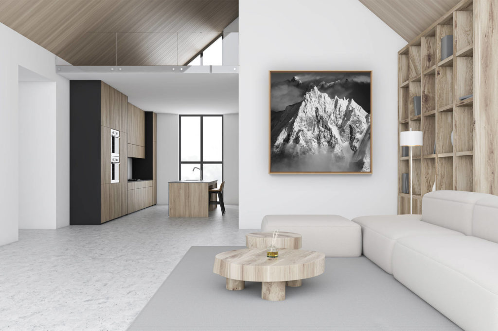 décoration murale chalet luxe rénové - photo montagne noir et blanc - Image noir et blanc d'un paysage de montagne - Pic de montagne et sommet de montagne rocheuse dans les Alpes - Aiguille du Midi - Grandes Jorasses