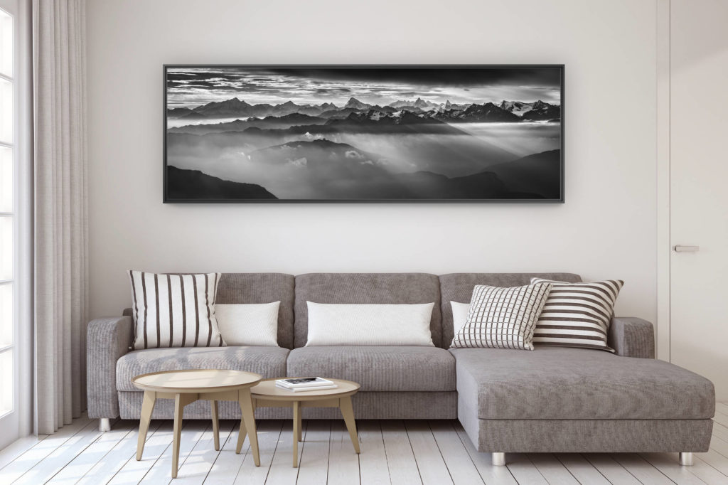 décoration murale design salon moderne - photo montagne grand format - Panorama de montagne des Alpes Valaisannes et des Dents du midi noir et blanc - Tableau photo à encadrer de Zermatt dans une mer de nuage sous les rayons du soleil