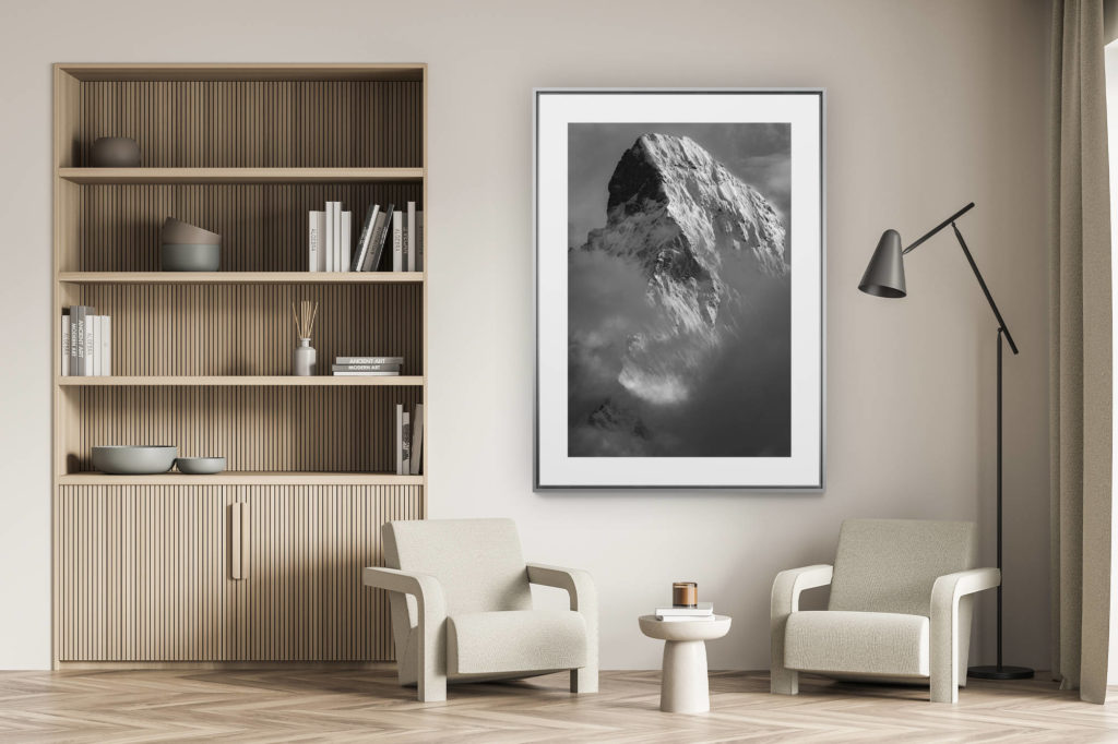 décoration murale salon - photo montagne alpes suisses noir et blanc - Mont Cervin - Matterhorn Zermatt- Encadrement photo bois du Cervin dans les Alpes du Valais en Suisse