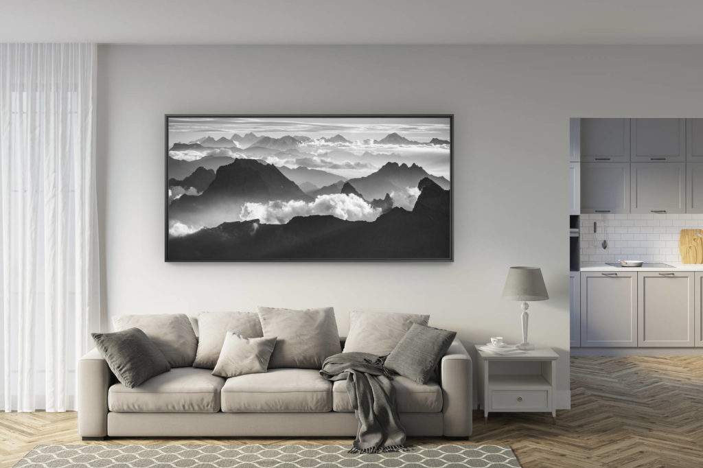 déco salon rénové - tendance photo montagne grand format - Panorama noir et blanc des Alpes Bernoises en Suisse - Vue des sommets de montagne des Alpes Bernoises et Vaudoise au dessus d'une mer de nuage