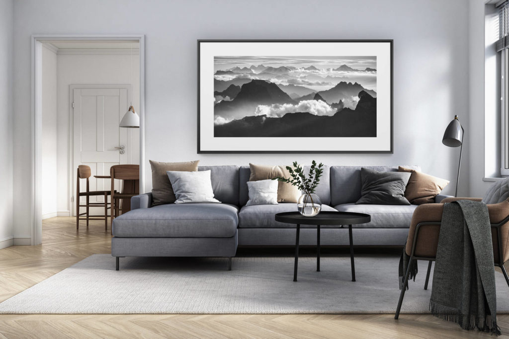 décoration intérieur salon rénové suisse - photo alpes panoramique grand format - Panorama noir et blanc des Alpes Bernoises en Suisse - Vue des sommets de montagne des Alpes Bernoises et Vaudoise au dessus d'une mer de nuage