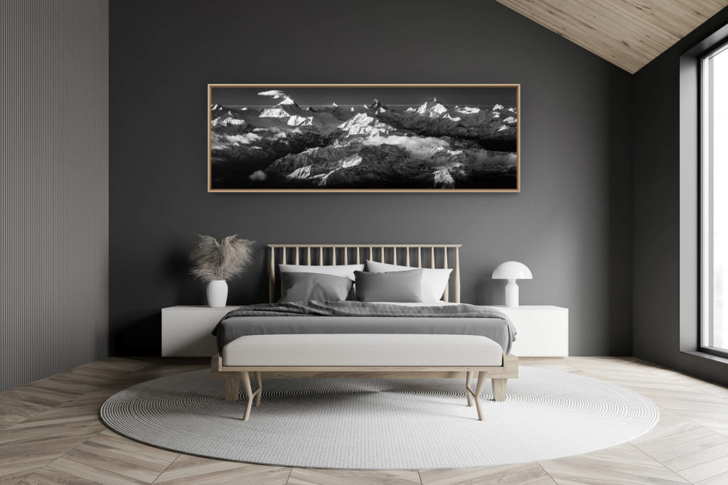 décoration chambre adulte moderne dans petit chalet suisse- photo montagne grand format - photo panoramique sur les montagnes du val d'anniviers