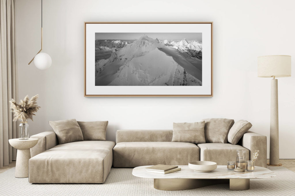 décoration salon clair rénové - photo montagne grand format - image panoramique de montagne en noir et blanc des alpes valaisannes - Weisshorn - Bishorn face Nord - Dent Blanche et Breithorn