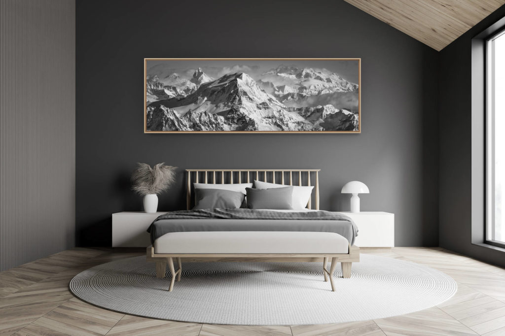 décoration chambre adulte moderne dans petit chalet suisse- photo montagne grand format - Mont Rose - Mont Cervin - Combin - photo panoramique massif des Alpes suisses et des massif montagneux