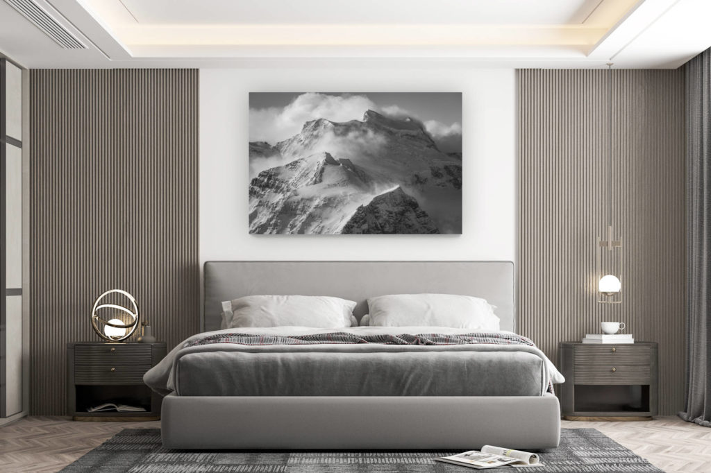 décoration murale chambre design - achat photo de montagne grand format - Grand Combin - photo hd montagne des sommets des Alpes en noir et blanc avec mer de nuage brumeuse après une tempête de neige en montagne