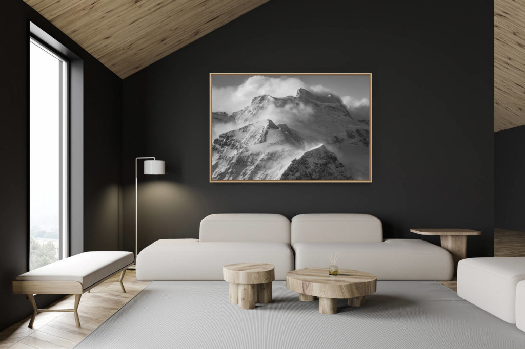 décoration chalet suisse - intérieur chalet suisse - photo montagne grand format - Grand Combin - photo hd montagne des sommets des Alpes en noir et blanc avec mer de nuage brumeuse après une tempête de neige en montagne