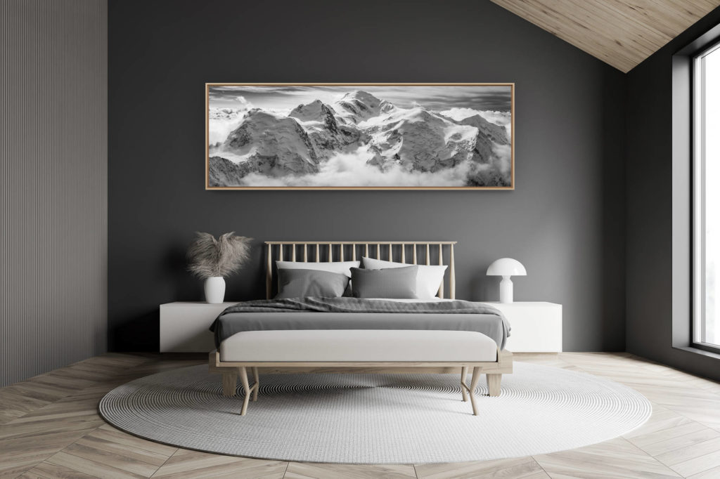 décoration chambre adulte moderne dans petit chalet suisse- photo montagne grand format - panorama exceptionnel sur le massif du mont blanc - photo panoramique noir et blanc