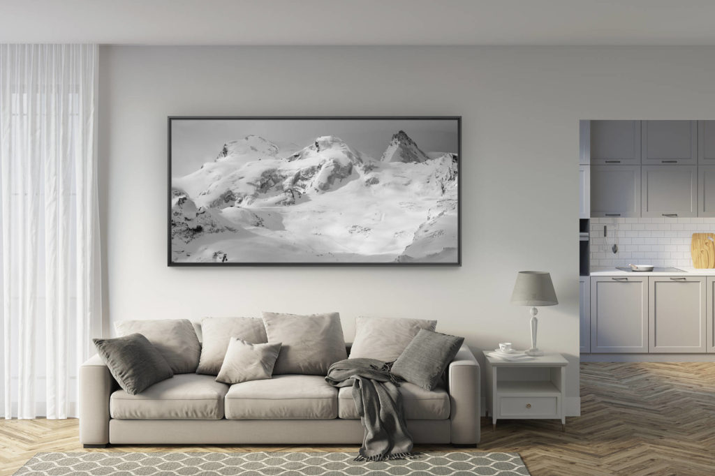 déco salon rénové - tendance photo montagne grand format - Strahlhorn - Rimpfischhorn - Allalinhorn - image paysage montagne en noir et blanc - encadrement photo caisse américaine