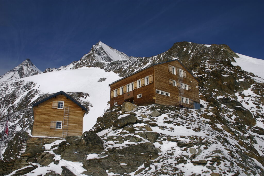 Les deux maisons de la Mischabelhutte