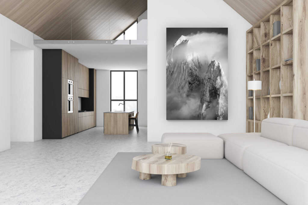 décoration chalet luxueux suisse - photo montagne grand format verticale - décoration murale design - photo montagne noir et blanc chamonix